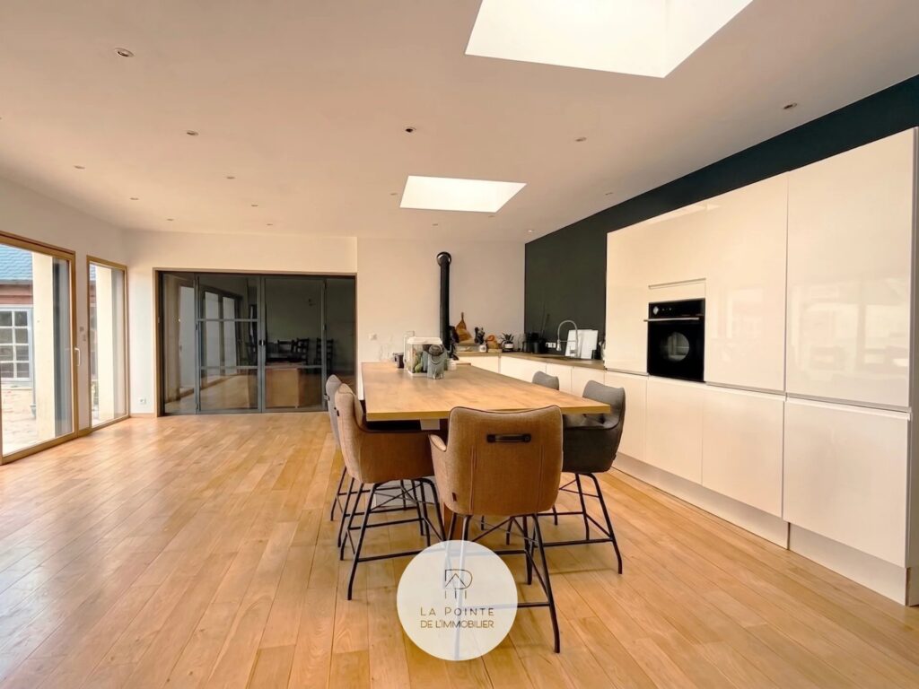 Maison de plain-pied 191 m² avec studio indépendant et grand jardin à Saint-Alban, à 5 min de Pléneuf-Val-André – 8 pièces – 6 chambres – 191 m²