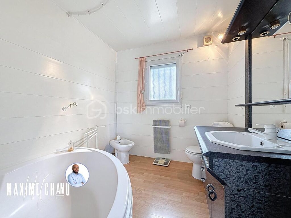 Maison à Saint Privat de Champclos sur 2000 m2 de terrain – 3 pièces – 2 chambres – 75 m²