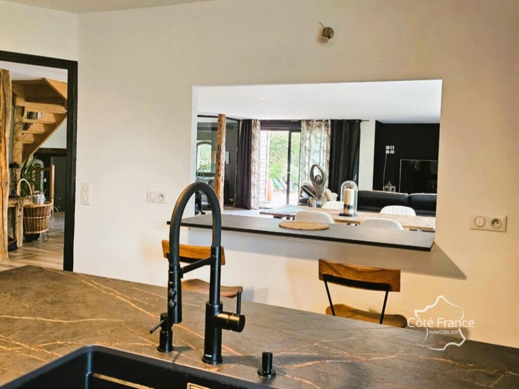 Domaine de prestige: 5 hectares avec maison rénovée, chambre – 12 pièces – 6 chambres – 394 m²