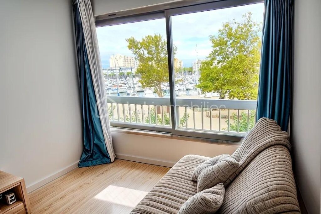 CARNON PORT-VENTE GRAND STUDIO AVEC VUE DEGAGEE- IDEAL INVESTISSEUR – 1 pièce – NR chambres – 26 m²