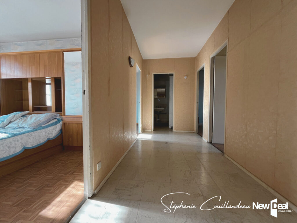 Grande maison à rénover sur grand terrain plat sur les hauteurs d’Aix les Bains – 7 pièces – 5 chambres – 177 m²