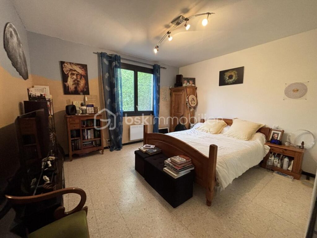 VILLA TRADITIONNELLE – VUE DEGAGEE – 5 pièces – 2 chambres – 160 m²