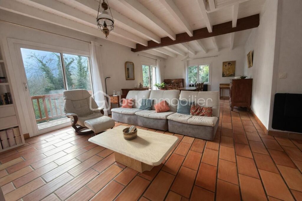 Maison familiale 183 m² avec piscine, grand terrain et vue nature – Rovon à proximité immédiate de Vinay – 6 pièces – 4 chambres – 183 m²