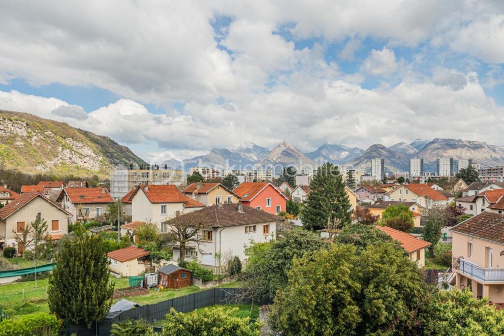 Appartement lumineux avec balcon et vue dégagée – 3 pièces – 1 chambre – 59 m²