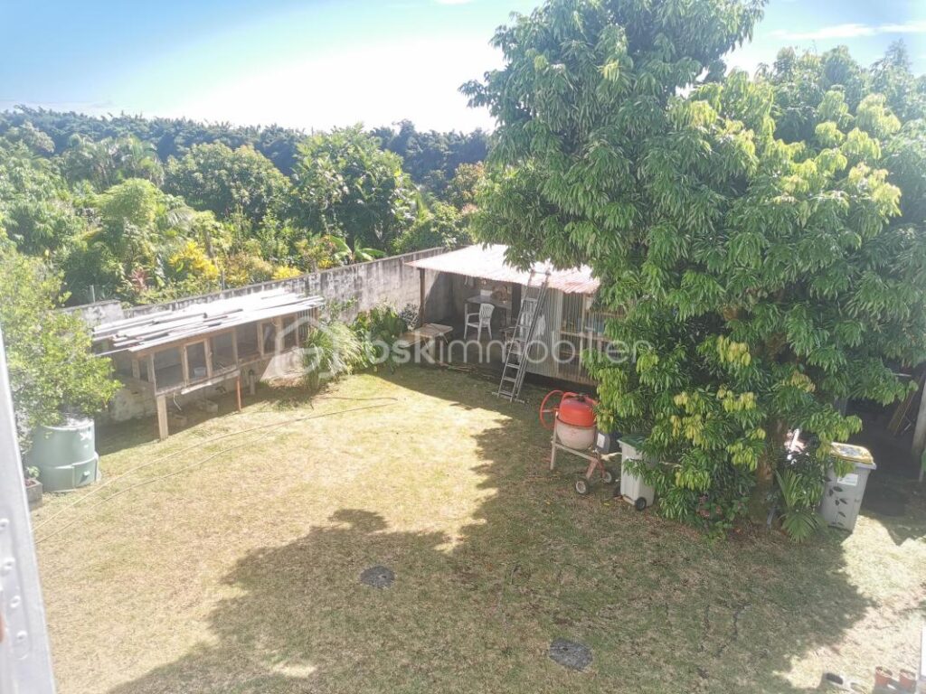 Maison bien entretenue à Saint-Benoit – 5 pièces – 3 chambres – 149 m²