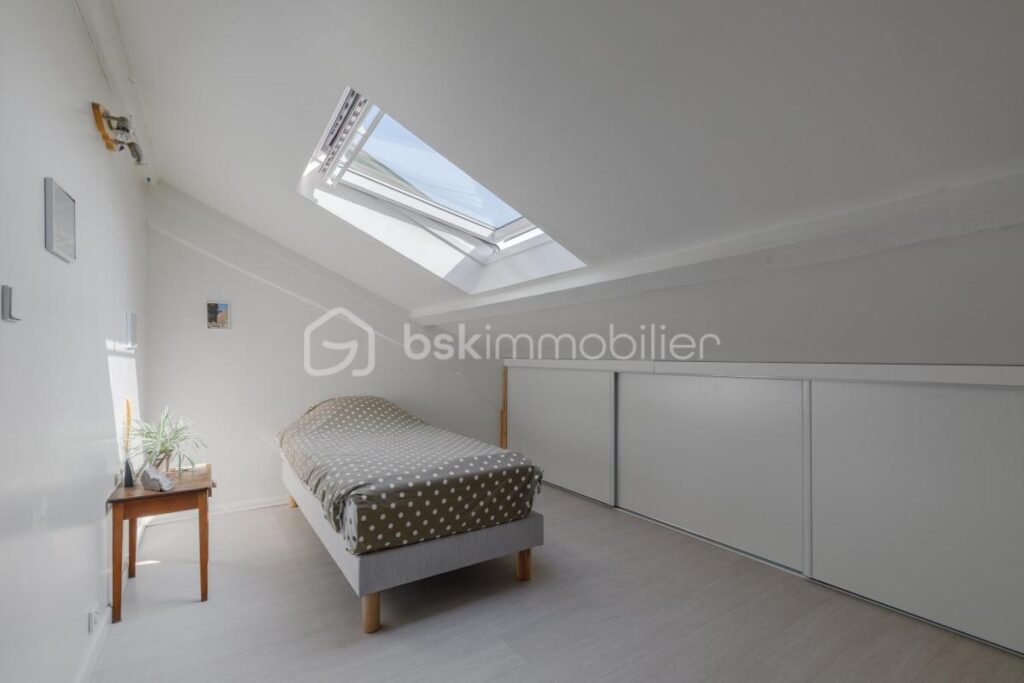 Charmant T3 traversant en duplex au sein d’une petite copropriété à MONTCHAT Lyon 3 – 3 pièces – 2 chambres – 63 m²