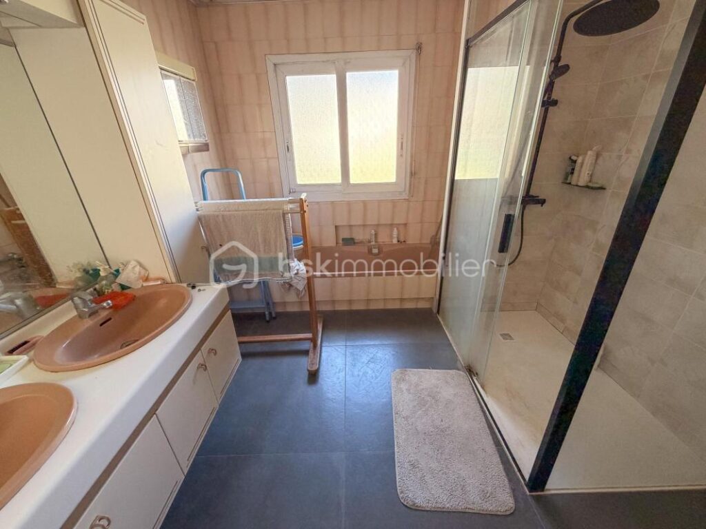 BRECH – Maison d&rsquo;environ 117 m2 habitables – 5 pièces – 3 chambres – 117 m²