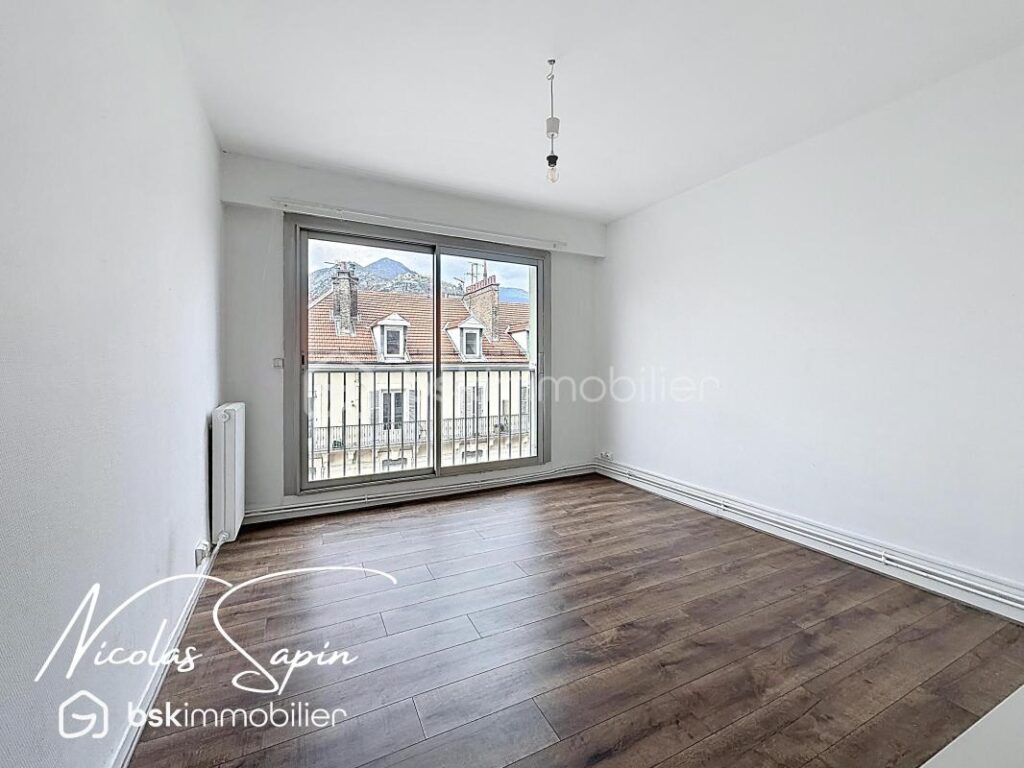 T3 sur Grenoble aux portes du centre-ville avec vue dégagée – 3 pièces – 1 chambre – 66 m²