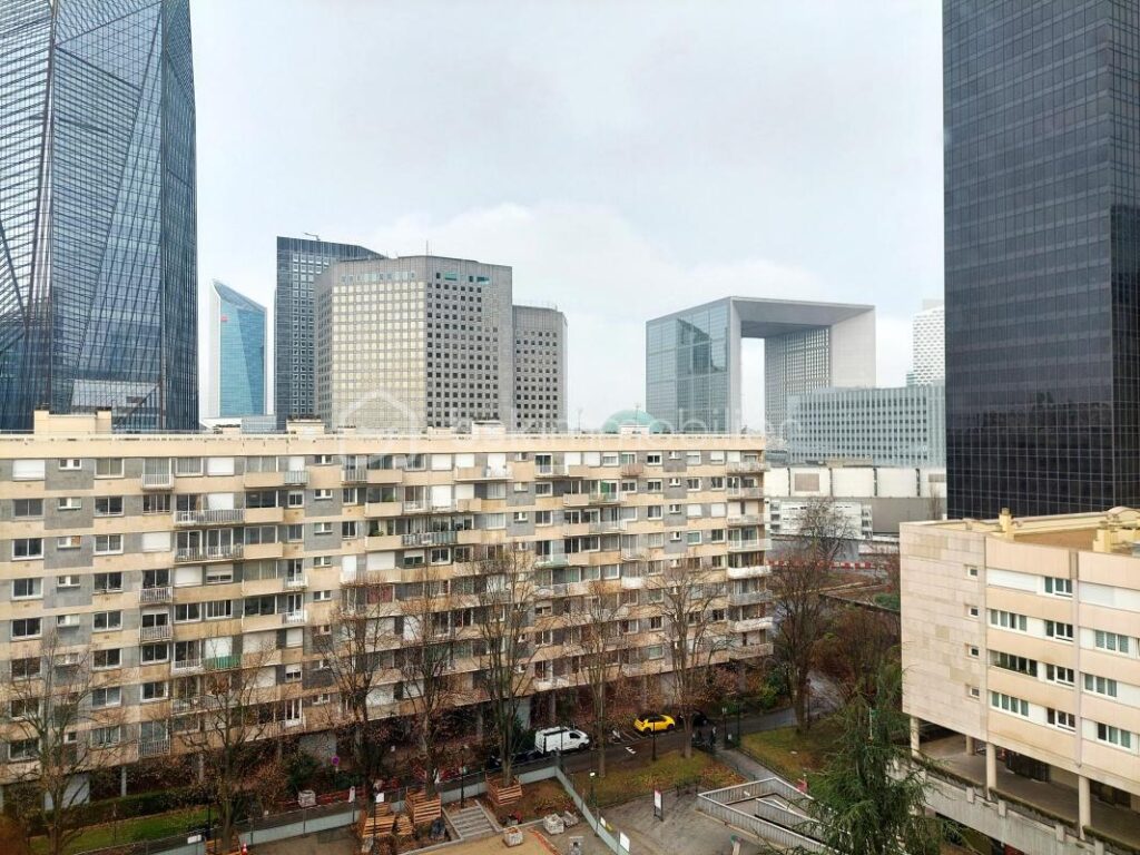 Appartement 4 pièces 83m² lumineux au dernier étage avec ascenseur – 4 pièces – 2 chambres – 82 m²