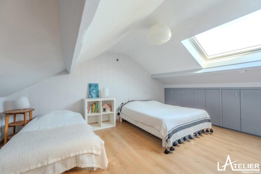 Maison en pierres bon état fort potentiel, atypique – 9 pièces – 5 chambres – 273 m²