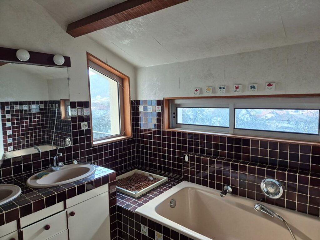 Maison d&rsquo;architecte Echenoz La Meline 5 pièce(s) 138 m2 – 5 pièces – 3 chambres – 138 m²