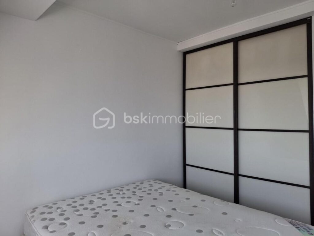 ***APPARTEMENT TYPE LOFT 2 CHAMBRES & CAVE PRES DU CENTRE VILLE DE DIEPPE*** – 3 pièces – 2 chambres – 66 m²