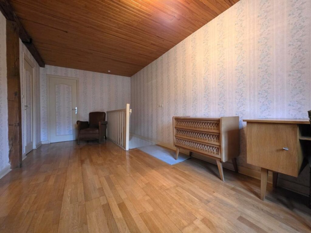 Maison mitoyenne 125m² avec véranda et jardin clos – 6 pièces – 2 chambres – 125 m²