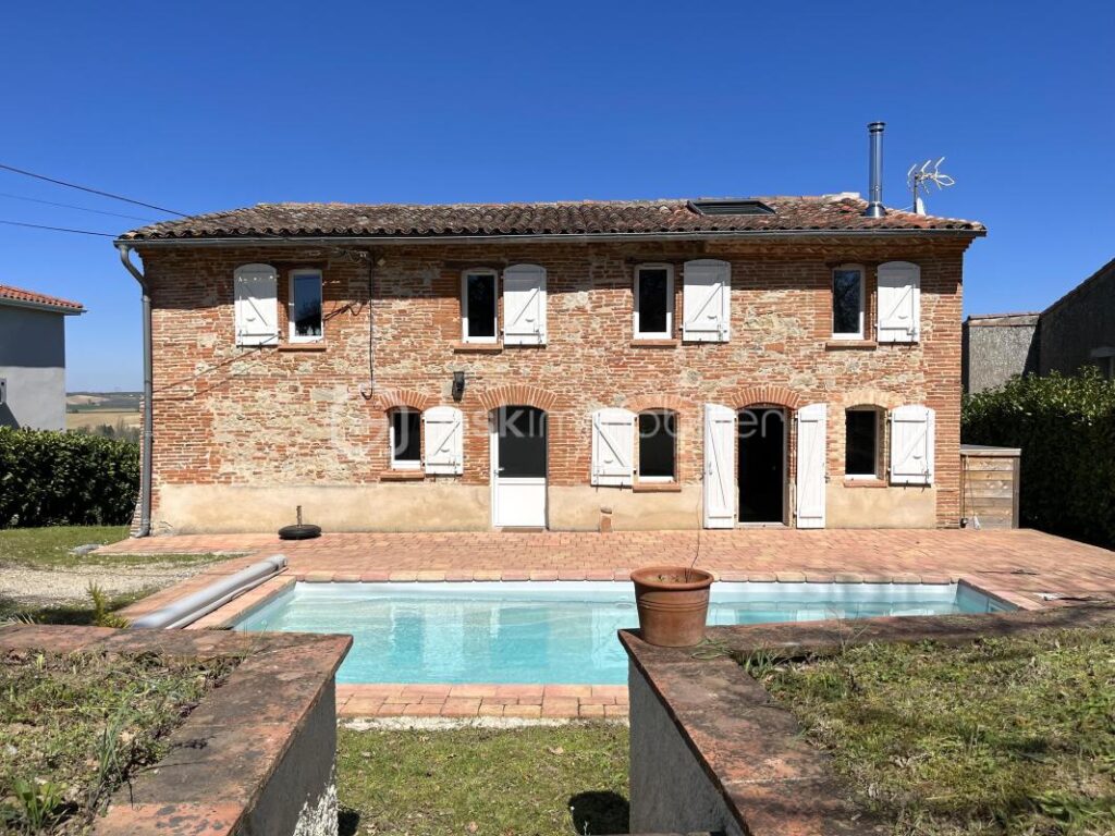 Maison 6 pièces – 215m2 – 6 pièces – 4 chambres – 215 m²