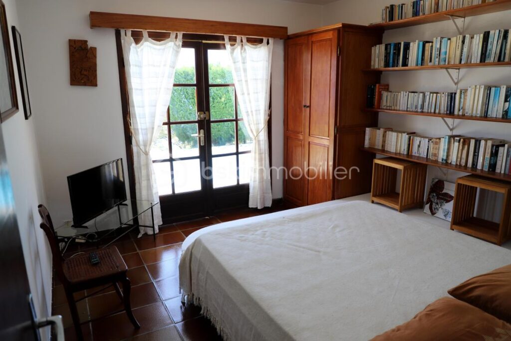 ✨ Villa d’exception avec vue mer – La Montagne (97417) – 7 pièces – 5 chambres – 350 m²