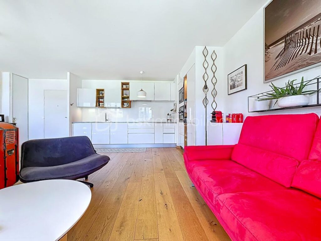 📍 T3 lumineux avec terrasse – 67,5 m² – Presqu’île de Grenoble (2015) 10 rue Capitaine Lanvin Lespiau – 3 pièces – 2 chambres – 67 m²