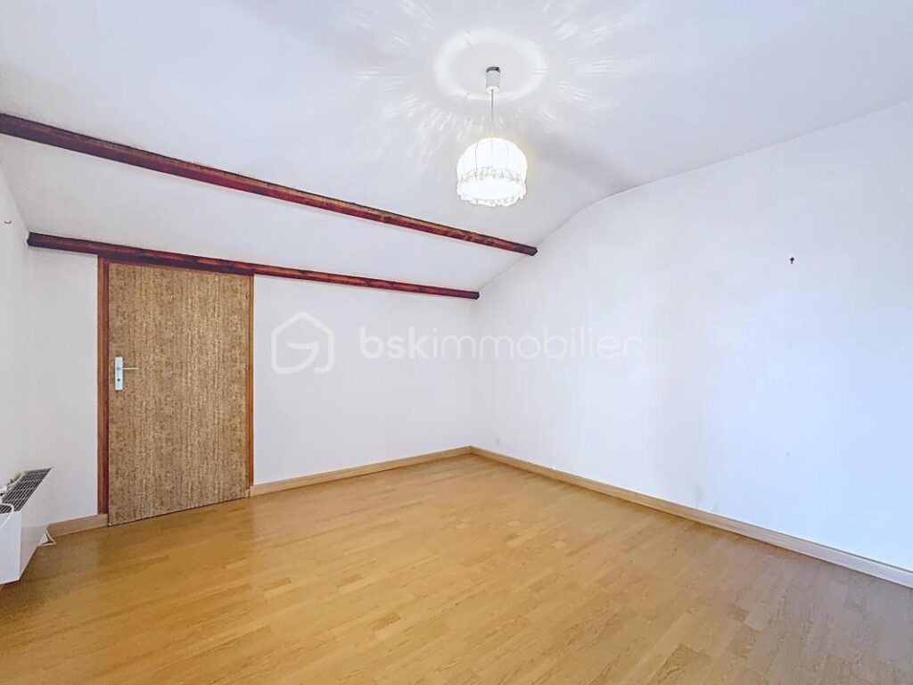 🏡 Maison familiale 7 pièces – 152 m² habitables – CLAIX – 6 pièces – 5 chambres – 152 m²