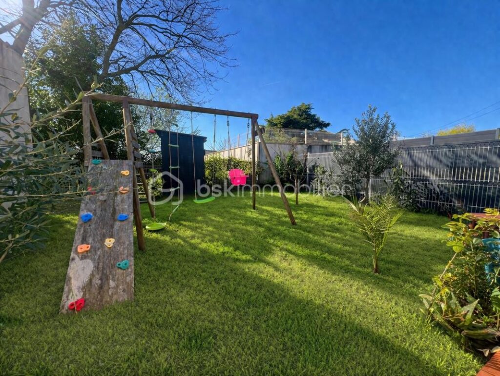 Maison récente de 113 m2 de plain-pied avec piscine, 3 chambres – 5 pièces – 3 chambres – 113 m²