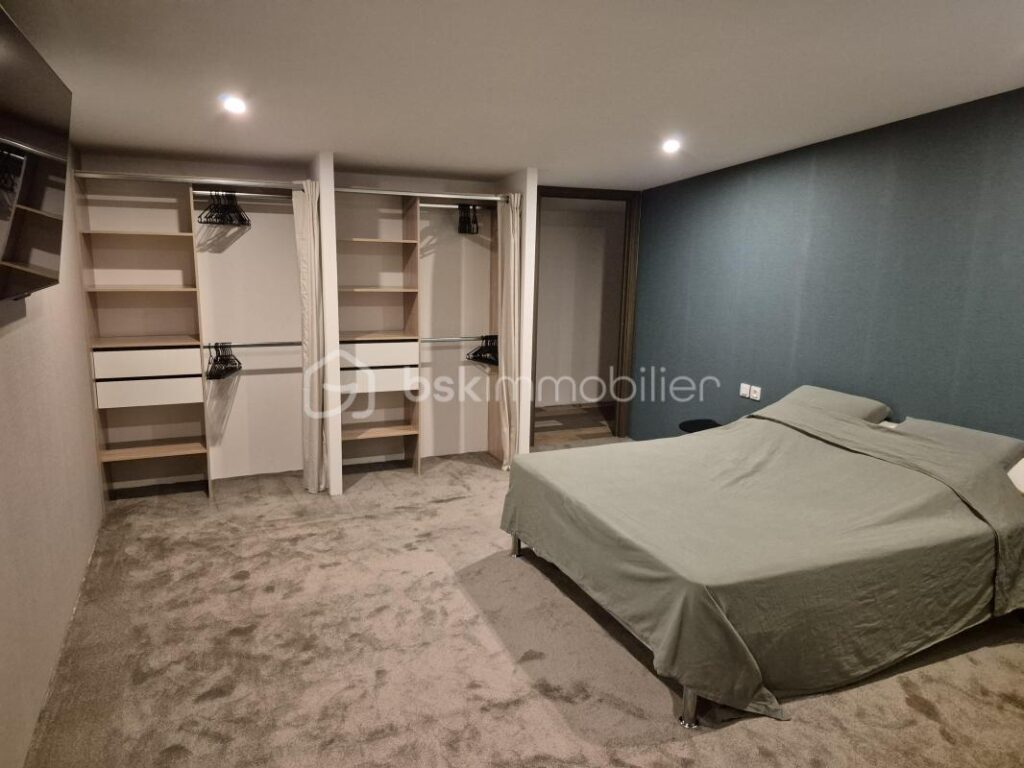 Ensemble Immobiler d&rsquo;exception composé de deux maisons neuves contemporaines + un terrain constructible en Haute Provence : Ideal investisseur – 12 pièces – 8 chambres – 300 m²