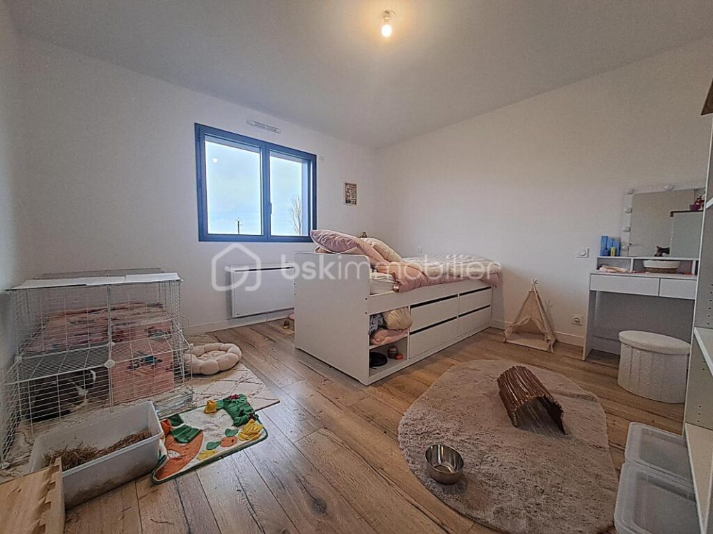 Maison en bois T6 sur 3580 m² – 6 pièces – 4 chambres – 136 m²