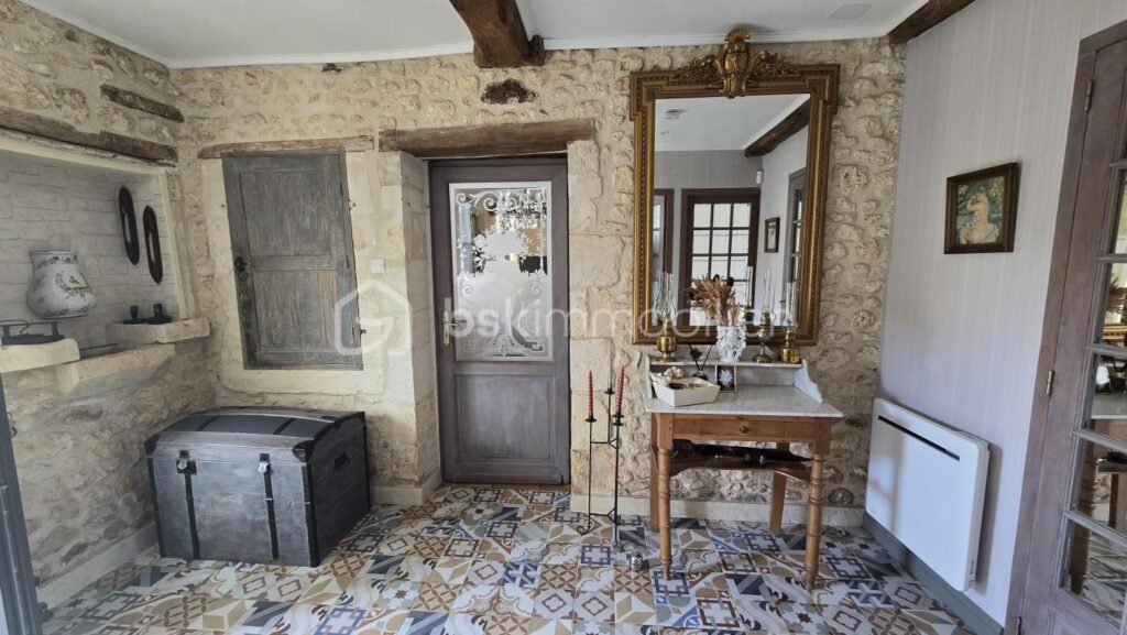 Maison en pierre avec 100m2 de dépendances – 7 pièces – 3 chambres – 172 m²