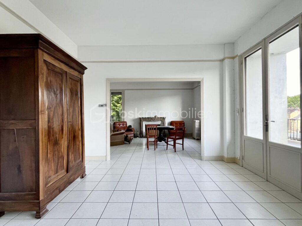 Maison d’architecte de 298 m² dans parc arboré de 7609 m² – 11 pièces – 7 chambres – 298 m²