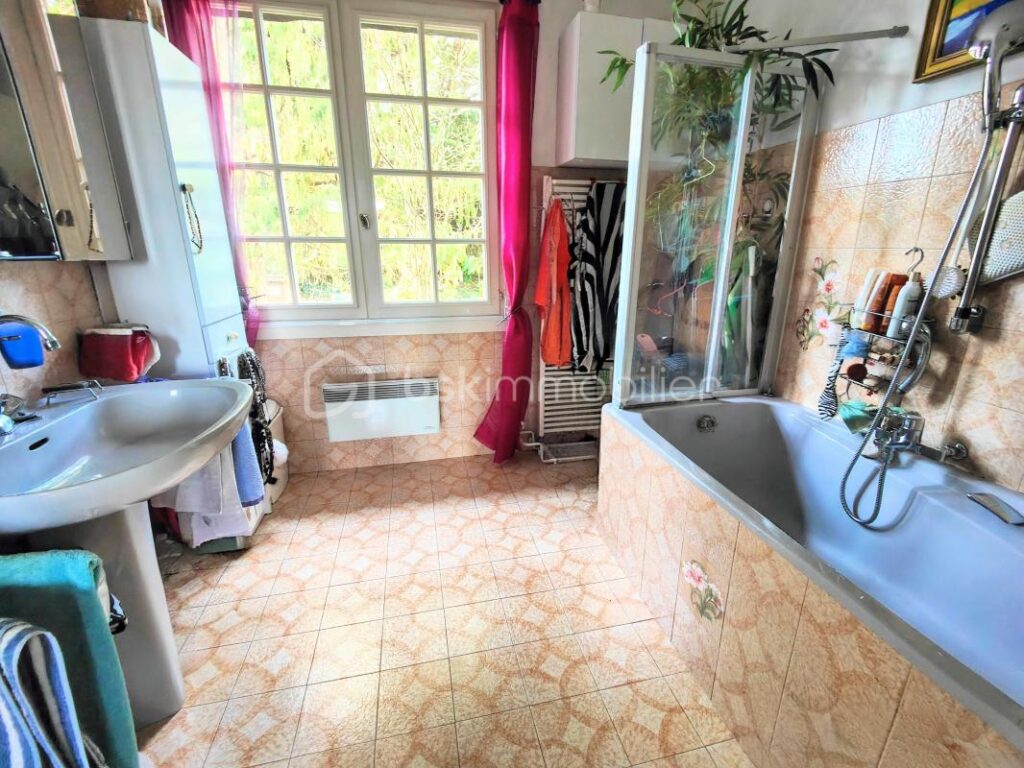 Belle maison familiale 5 ch dans un écrin boisé avec vue dégagée – 7 pièces – 5 chambres – 200 m²