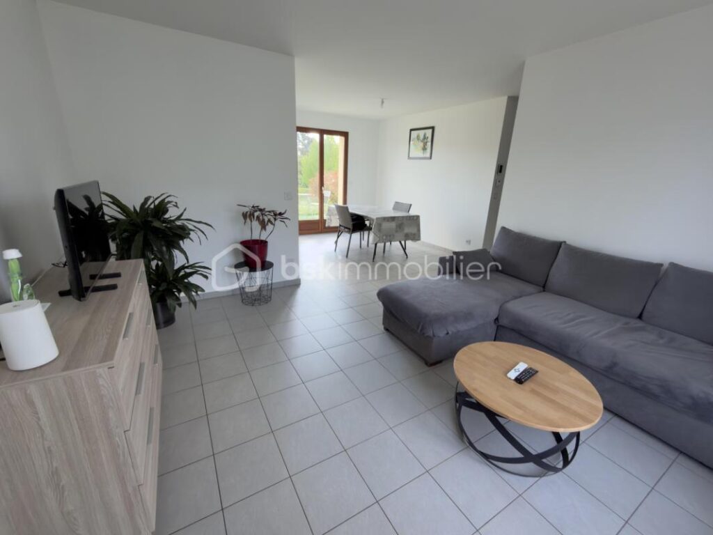 Maison contemporaine de plain-pied – Lumineuse – Grand terrain – 4 pièces – 3 chambres – 89 m²