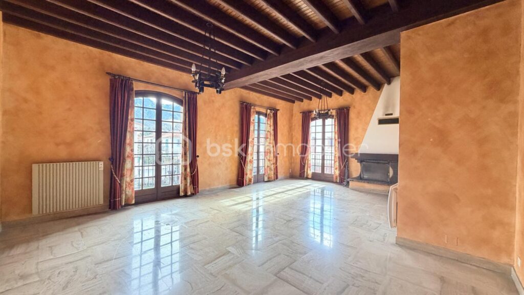 Maison 4 faces – 8 pièces – 5 chambres – 188 m²