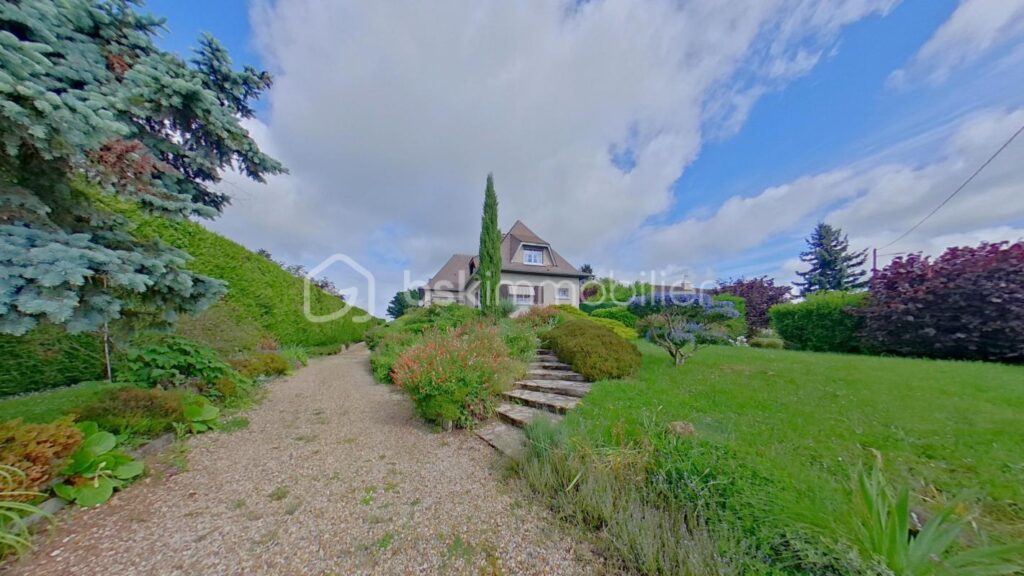 ✨ Maison traditionnelle avec vue panoramique – Cadre exceptionnel à 3 min de Pont-sur-Yonne ✨ – 5 pièces – 4 chambres – 140 m²