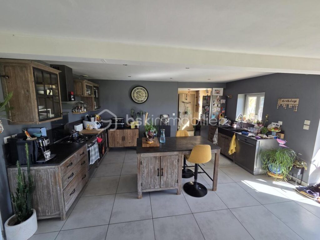 Maison pleine de charme – 5 pièces – 3 chambres – 150 m²