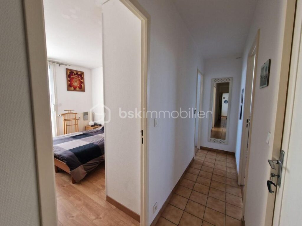 7 min à pied de la GARE – Dernier étage – 5 pièces – sans vis à vis – 5 pièces – 4 chambres – 98 m²