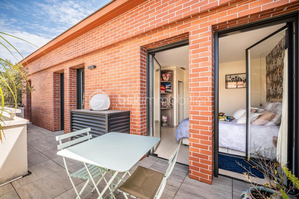 DPT VAR (83) – APPARTEMENT MODERNE ET SPACIEUX – VUE MER ET COLLINE – 4 pièces – 3 chambres – 106 m²