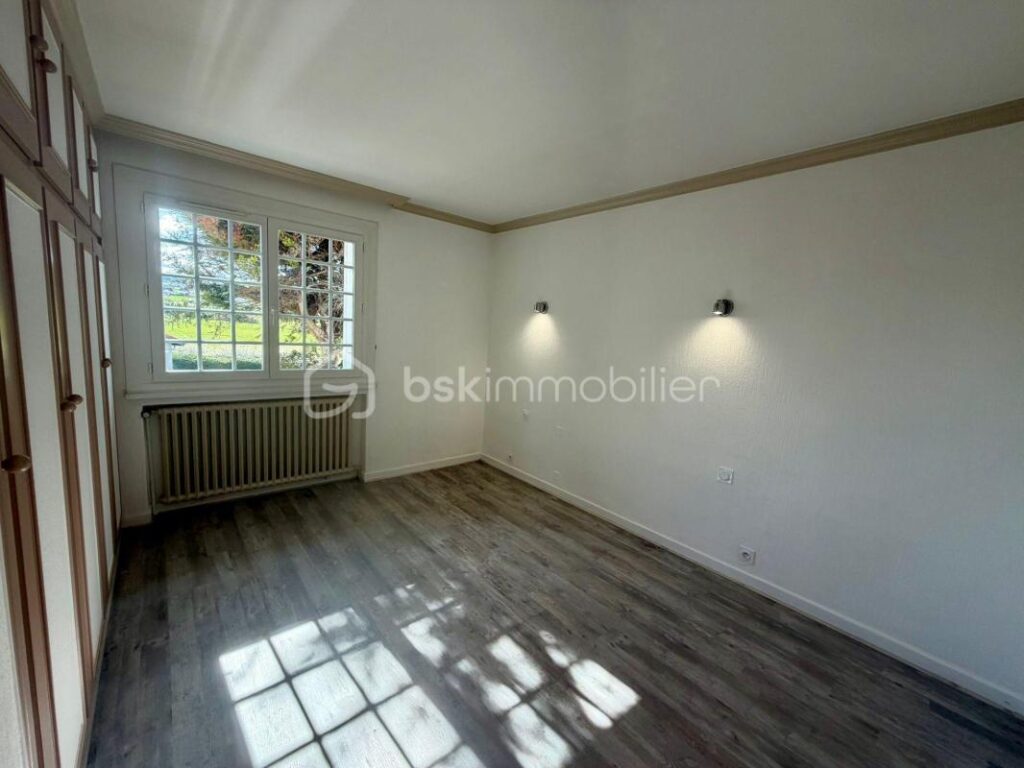 Maison 3 chambres – Vue dégagée sur la Côte Roannaise – Garage – Villerest (42) – 4 pièces – 3 chambres – 83 m²