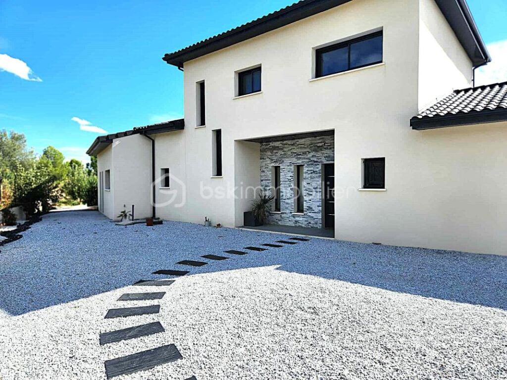 Splendide villa avec vue dominante – 5 pièces – 4 chambres – 171 m²