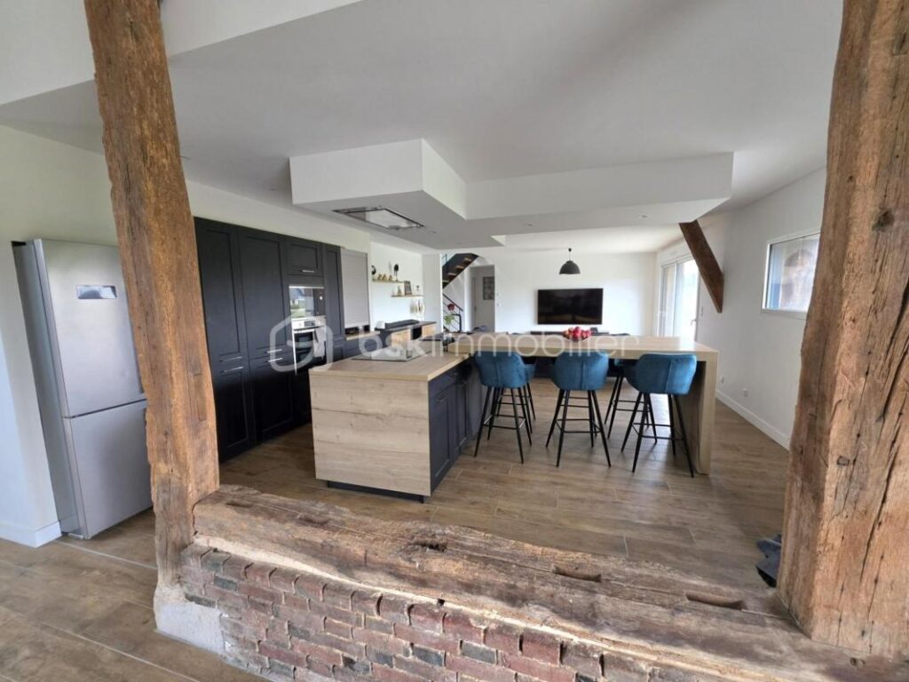 Longère exceptionnelle 330m² rénovée 6 chambres garage terrain 799m² DPE B – 11 pièces – 6 chambres – 330 m²