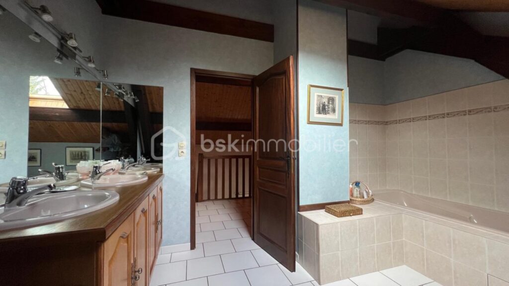 Maison de 168m² sur terrain de 2167m² – 5 pièces – 3 chambres – 168 m²