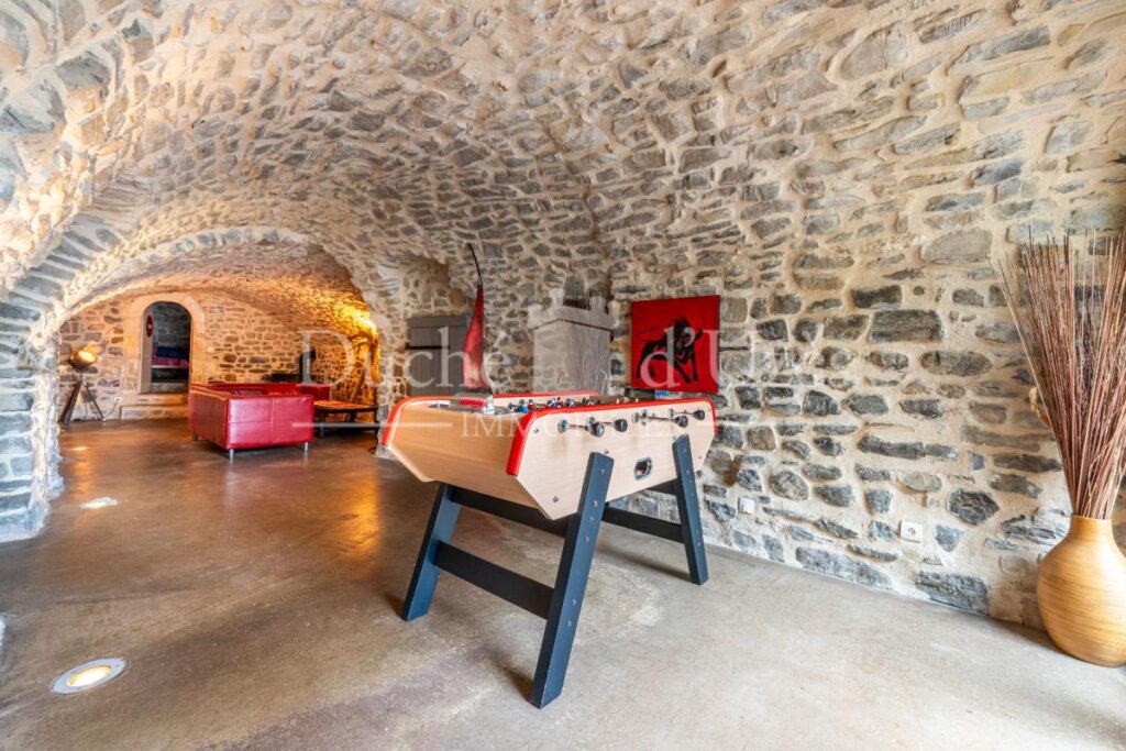 Maison – 12 pièces – 10 chambres – 280 m²