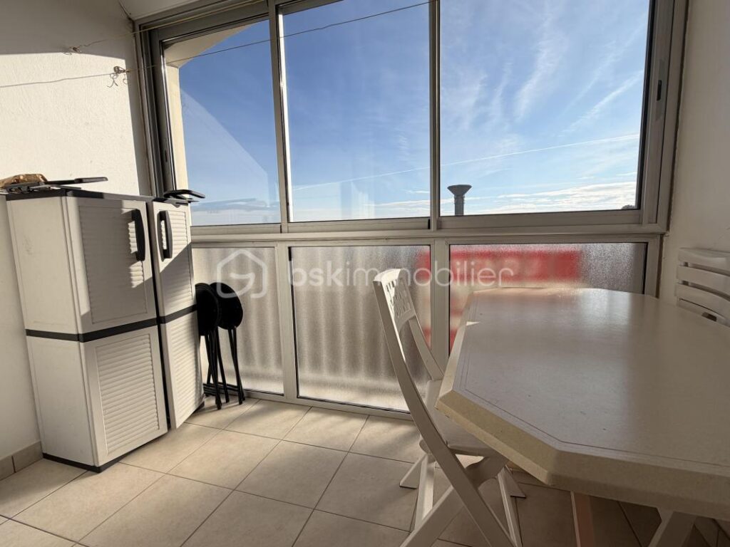 Appartement T2 cabine avec loggia et aprking privé, proche plage et centre-ville – 2 pièces – 1 chambre – 35 m²
