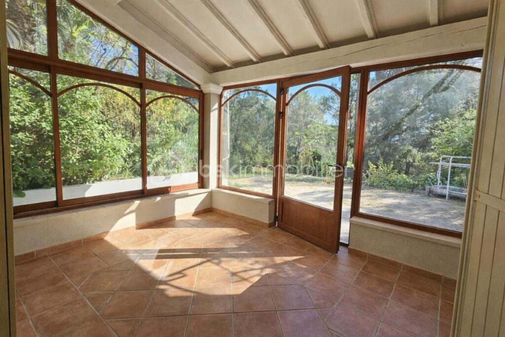 MAISON FAMILIALE 190 M2 – TARADEAU – 8 pièces – 5 chambres – 190 m²