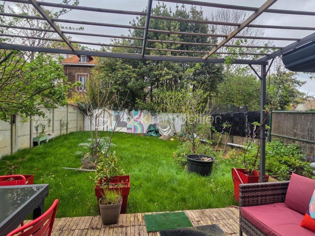 Boissy-Saint-Léger Appartement 5 pièces – rez-de-chaussée avec jardin sans vis-à-vis lumineux – trois places de parking sous-sol sans charges de copropriété plein sud – – 5 pièces – 3 chambres – 108 m²