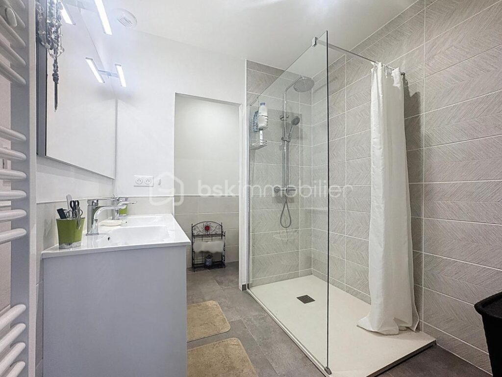 Maison en 5 pièces sous garantie décennale avec Terrasse / Garage / Parkings / Jardin – 5 pièces – 3 chambres – 111 m²