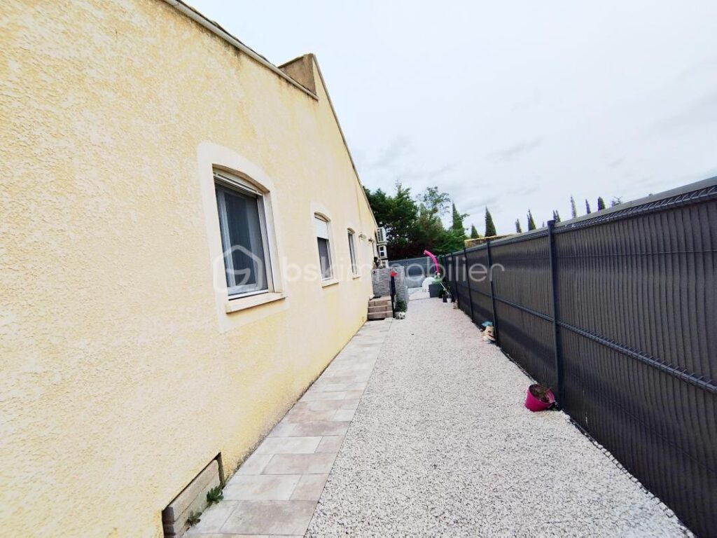 Villa avec piscine – 6 pièces – 4 chambres – 132 m²