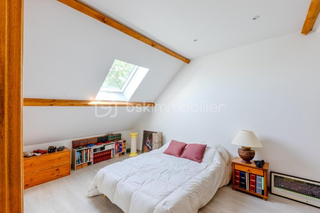 PAVILLON CENTRE-VILLE SANS VIS-A-VIS – 8 pièces – 5 chambres – 141 m²