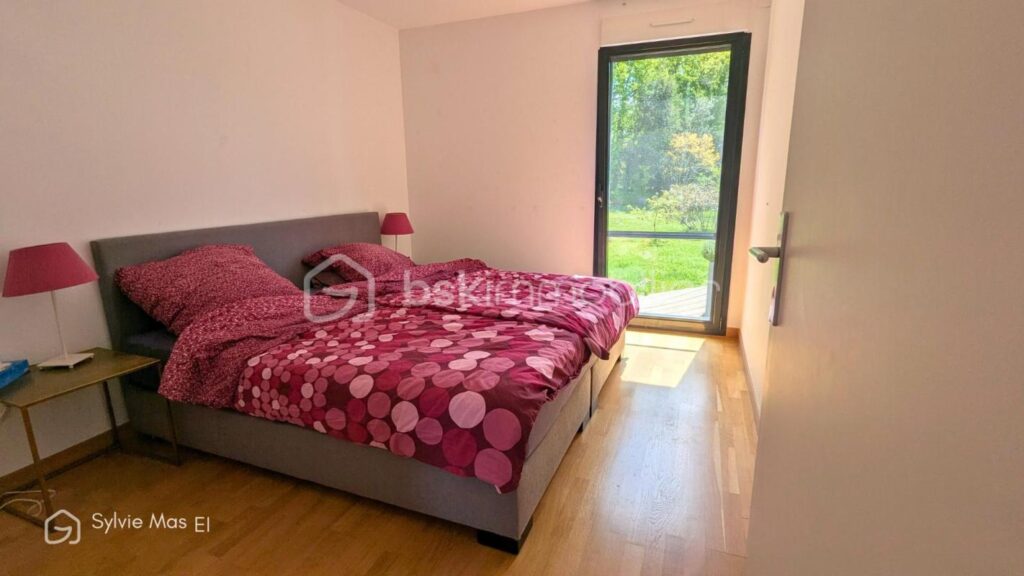 Propriété contemporaine avec vue panoramique – piscine – 7 pièces – 6 chambres – 204 m²