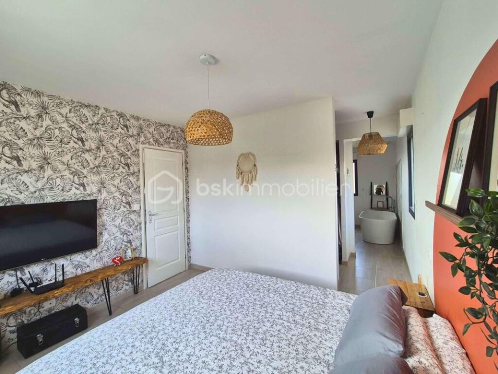 Exclusivité Maison contemporaine de 2018 – 154 m² – DPE A – Plain pied et Suite parentale – Terrain 1 139 m² – Garage – 6 pièces – 5 chambres – 154 m²