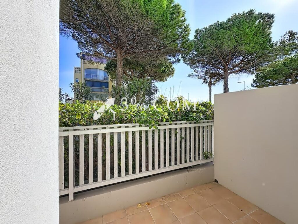 T2 rdc avec charmante terrasse, parking privé & local à vélo – 2 pièces – 1 chambre – 31 m²
