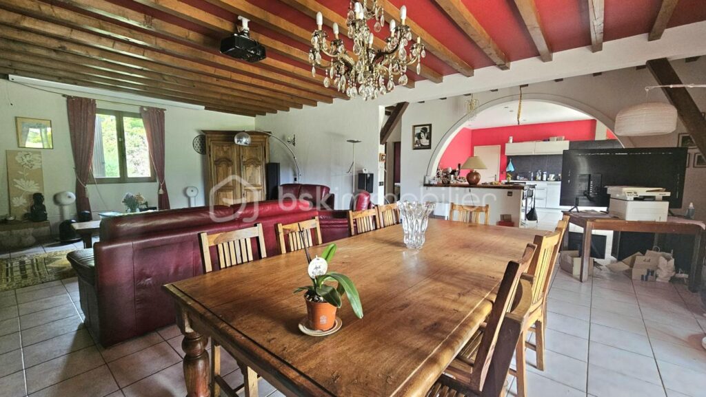 Maison 5 chambres 215 m² piscine et terrain – 6 pièces – 5 chambres – 215 m²