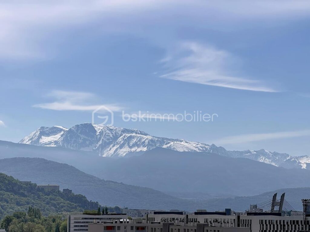 Appartement T4 de 68m2 au DERNIER ÉTAGE avec balcon et cave – 4 pièces – 2 chambres – 68 m²