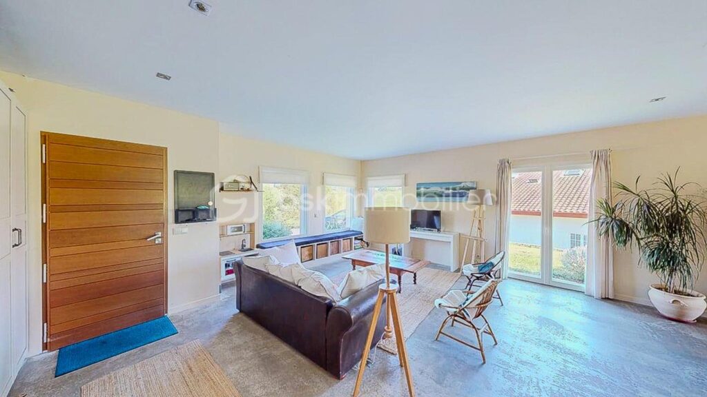Maison de plain-pied de 2015 avec un T2 indépendant – 7 pièces – 4 chambres – 201 m²